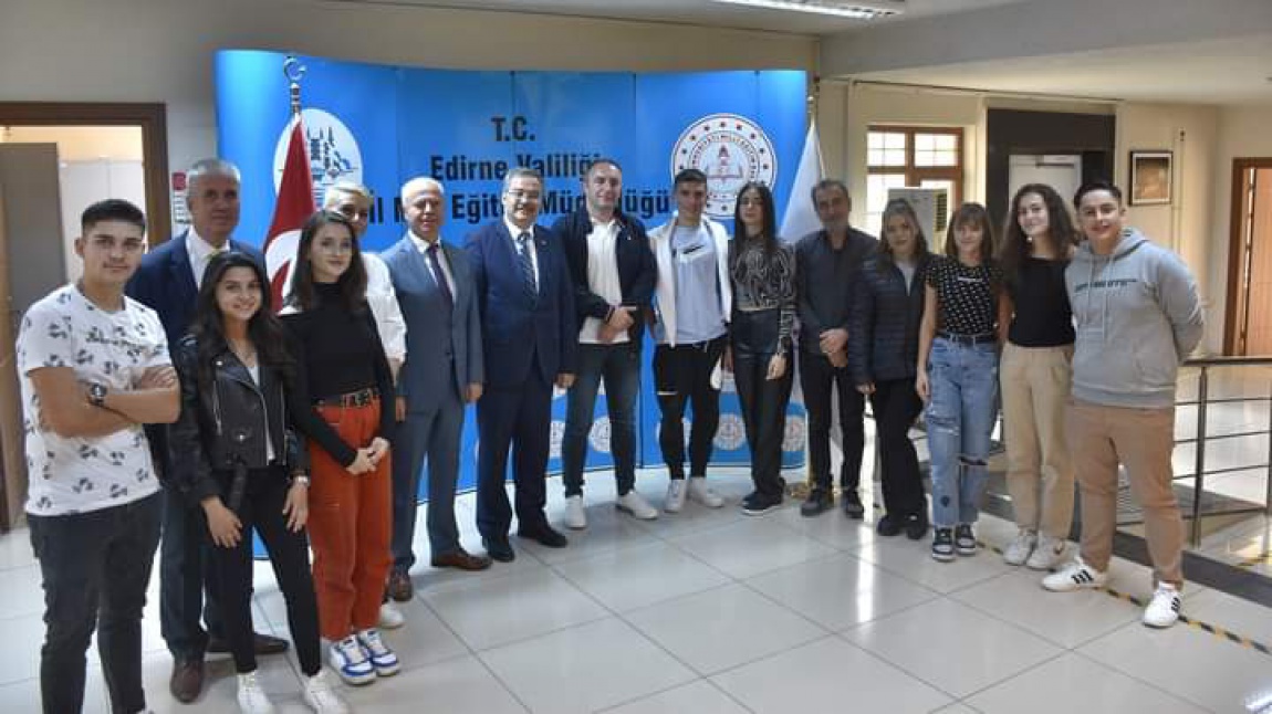 Kardeş okulumuz Makedonya Gostivar Ekonomi Lisesi öğrenci ve öğretmenleri ile Millieğitim Müdürü Ziyaretimiz
